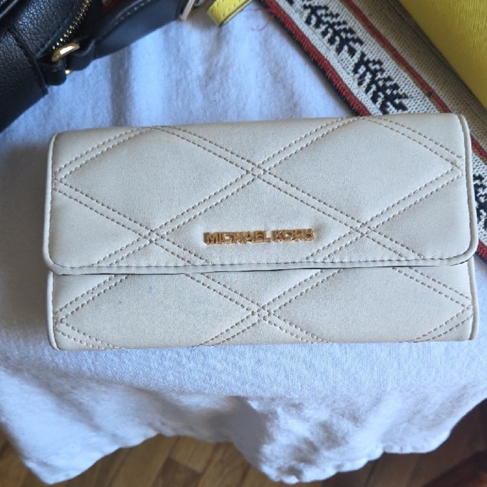 Michael Kors Beige Quilted Wallet